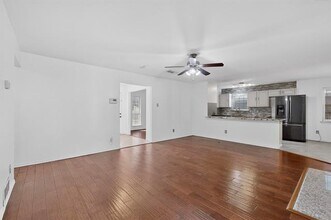 3401 Hillsdale Ln in Garland, TX - Foto de edificio - Building Photo