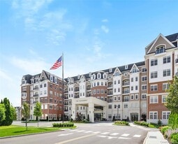 990 Corporate Dr in Westbury, NY - Building Photo