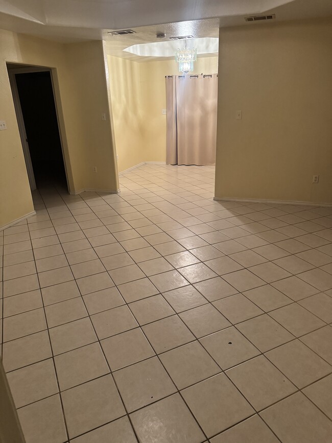 25 Camino Bronce in Brownsville, TX - Foto de edificio - Building Photo