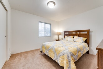 Evergreen Park Townhomes and Apartments in Lansing, MI - Building Photo - Building Photo