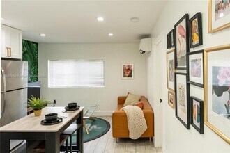 1720 SW 11th St in Miami, FL - Building Photo - Building Photo