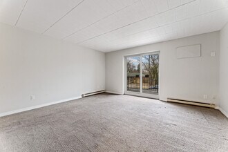 Sun Ray Manor Apartments in Windsor, ON - Foto de edificio - Building Photo