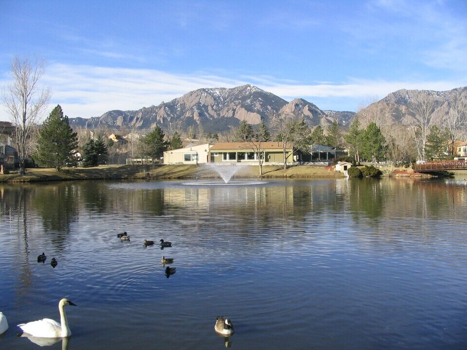 850 W Moorhead Cir, Unit 1L in Boulder, CO - Foto de edificio
