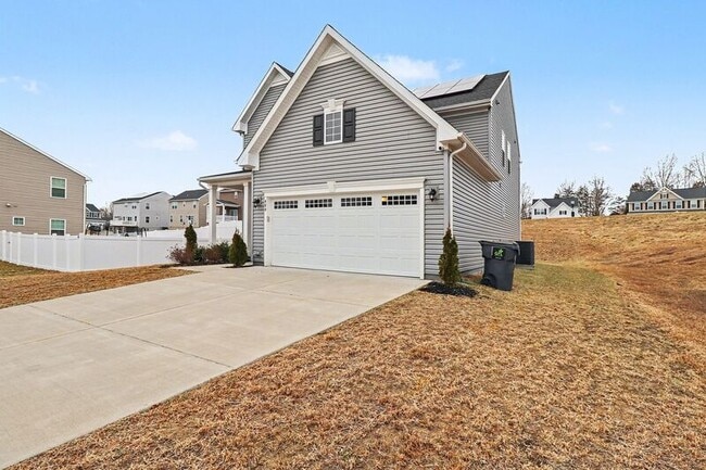 484 Bridgepoint Dr in Fredericksburg, VA - Building Photo - Building Photo