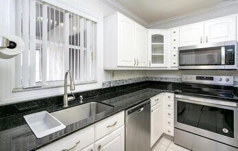 3225 Ramblewood Dr N in Sarasota, FL - Building Photo - Building Photo