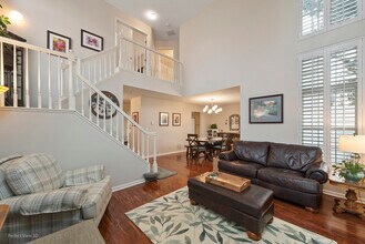 121 Pembroke Cir in Lake Bluff, IL - Building Photo - Building Photo