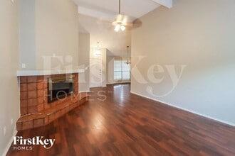 1534 Winter Park Ln in Lewisville, TX - Foto de edificio - Building Photo
