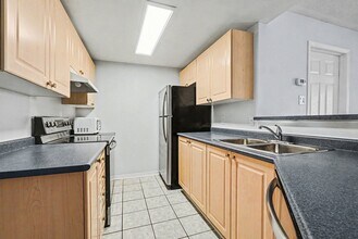 310 Central Park Dr in Ottawa, ON - Building Photo - Building Photo