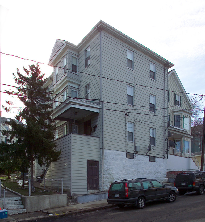 194 Beach St in Fall River, MA - Building Photo