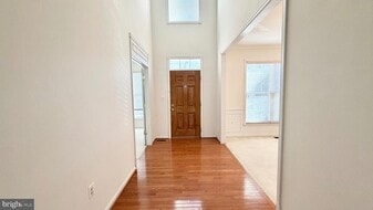 3724 Renoir Terrace in Chantilly, VA - Building Photo