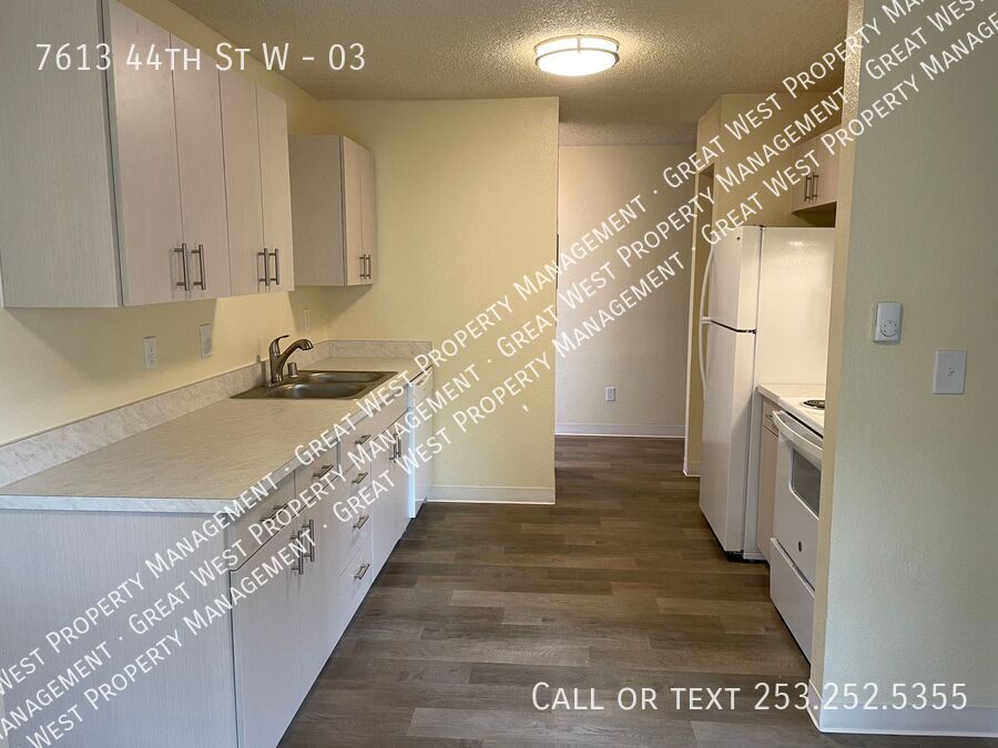 7613 44th St W-Unit -03 in University Place, WA - Foto de edificio