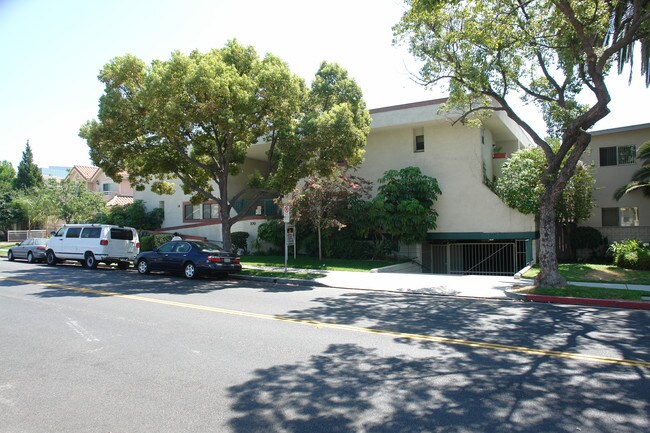 370 W Wilson Ave in Glendale, CA - Foto de edificio - Building Photo