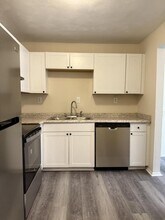 6621 Stoney Point S in Norfolk, VA - Building Photo - Building Photo