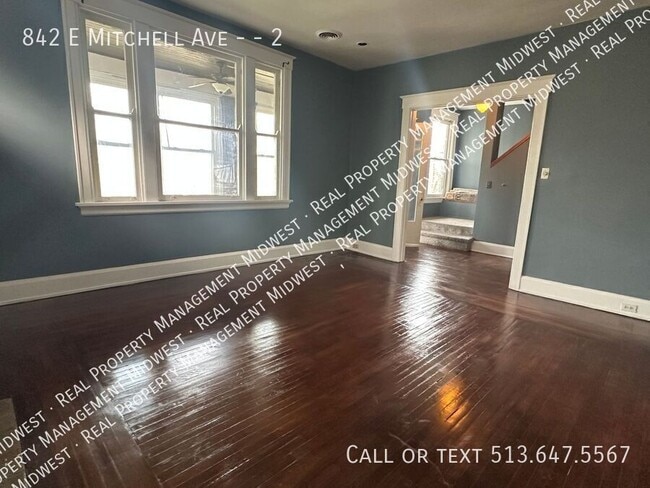 842 E Mitchell Ave in Cincinnati, OH - Building Photo - Building Photo