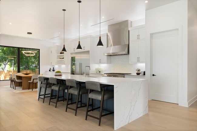 property at 2504 Bluffview Dr