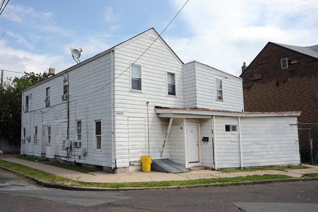 4 Adeline St in Trenton, NJ - Foto de edificio - Building Photo