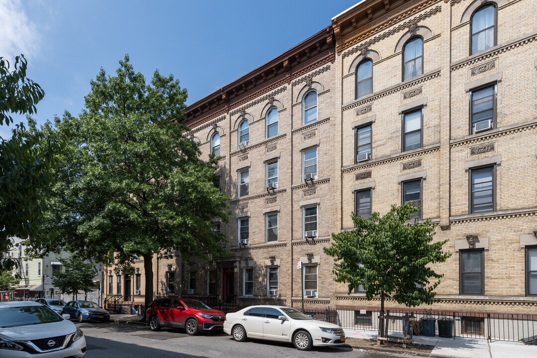 155 Newton St in Brooklyn, NY - Building Photo