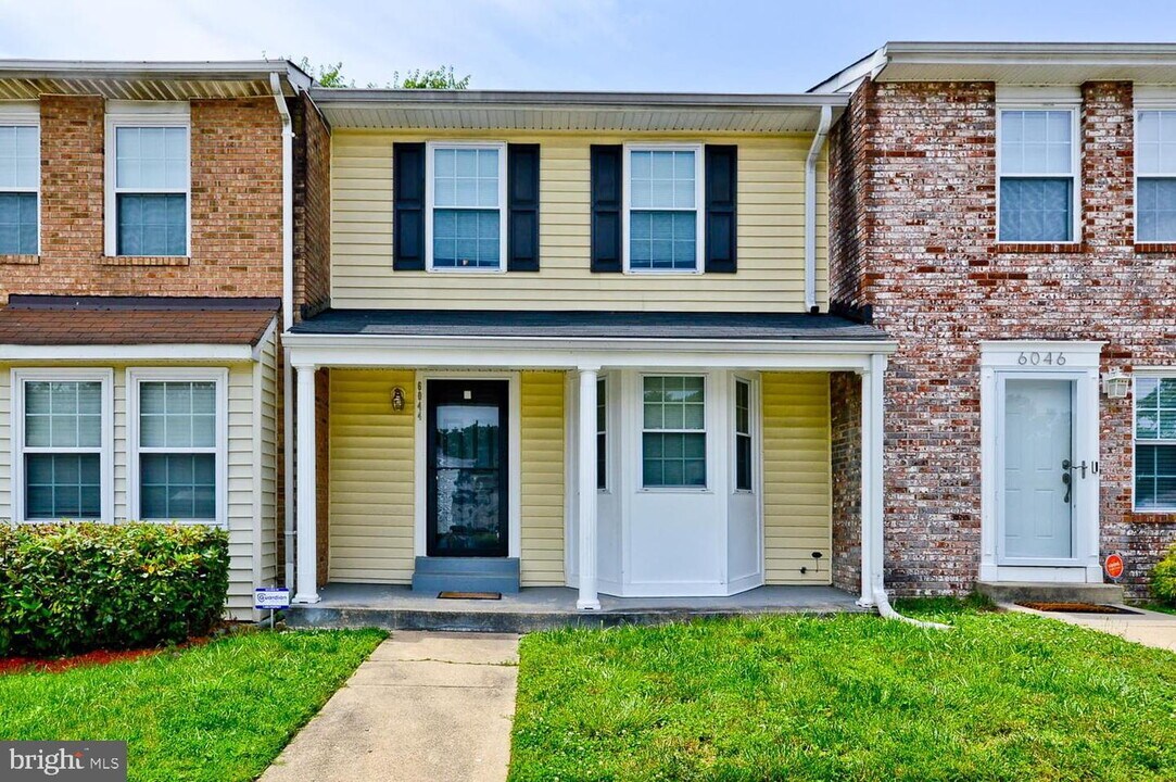 6044 St Moritz Dr in Temple Hills, MD - Building Photo