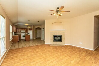 317 Creekview Dr in Anna, TX - Foto de edificio - Building Photo