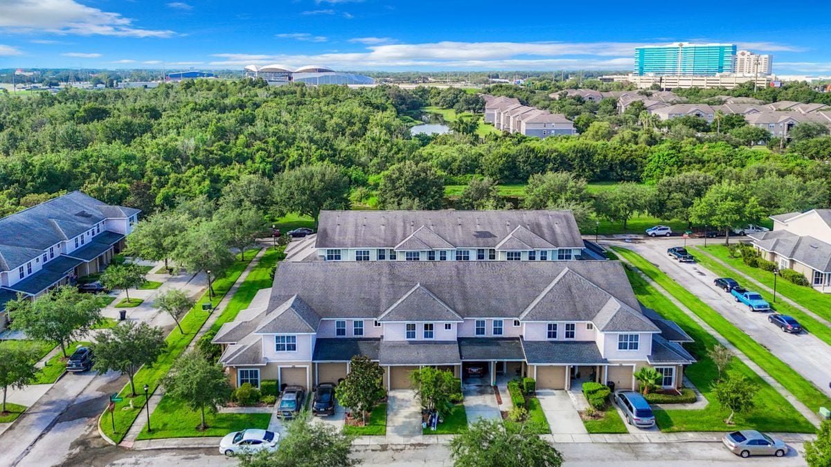 8009 Tipperary Ln in Tampa, FL - Building Photo