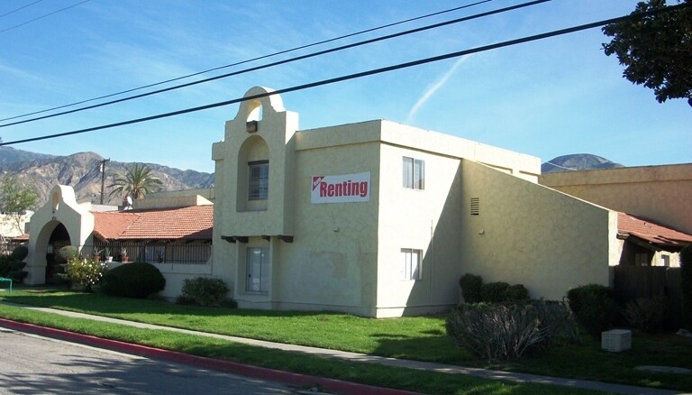 Mountain Plaza Apartments in San Bernardino, CA - Foto de edificio