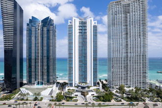 Jade Beach Residences in Sunny Isles Beach, FL - Building Photo - Building Photo