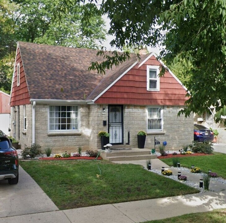4713 N 53rd St in Milwaukee, WI - Building Photo