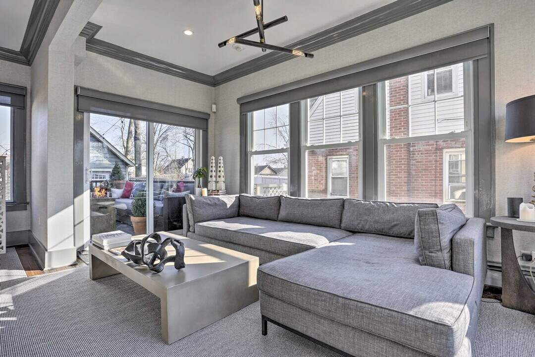 257 Elm Ave in Teaneck, NJ - Building Photo