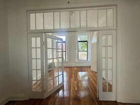 33 Woodhull St, Unit 2 in Brooklyn, NY - Building Photo