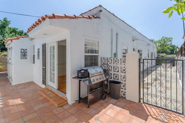 1020 Havenhurst Dr, Unit 1020 in West Hollywood, CA - Building Photo - Building Photo