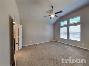 7950 Headwaters Trail in San Antonio, TX - Building Photo - Building Photo