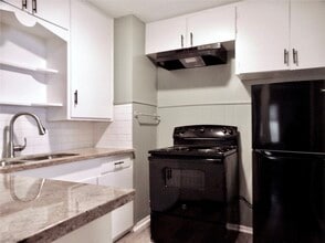 946 Milam St in Liberty, TX - Building Photo - Building Photo