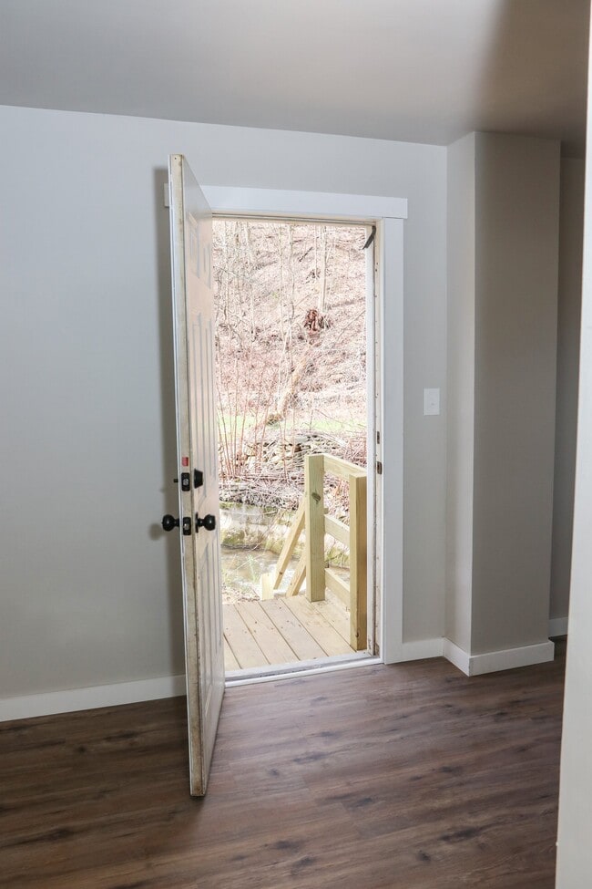 489 Evergreen Rd, Unit 489B Evergreen Rd in Leechburg, PA - Building Photo - Building Photo