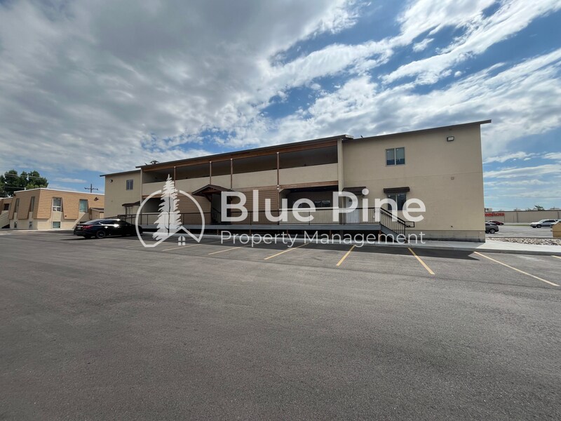 1444 E 17th St in Idaho Falls, ID - Foto de edificio