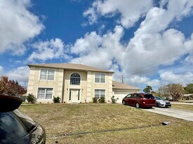 101 SW Fairview Ave in Port St. Lucie, FL - Building Photo