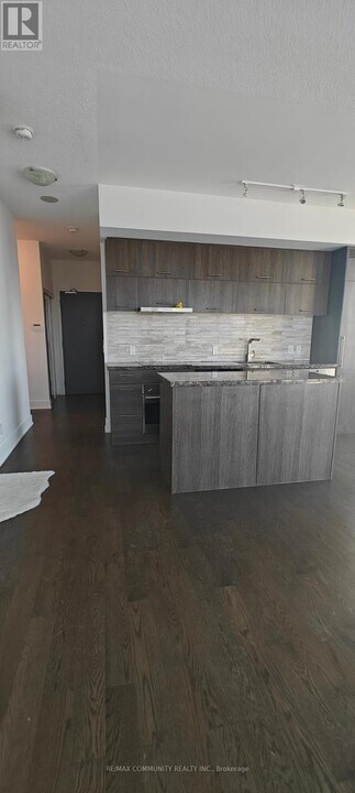 8081-8081 Birchmount Rd in Markham, ON - Building Photo