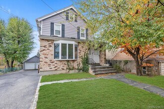 8 Jackson St in Glen Cove, NY - Foto de edificio - Building Photo