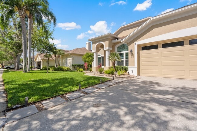 9905 Woodbay Dr in Tampa, FL - Building Photo - Building Photo
