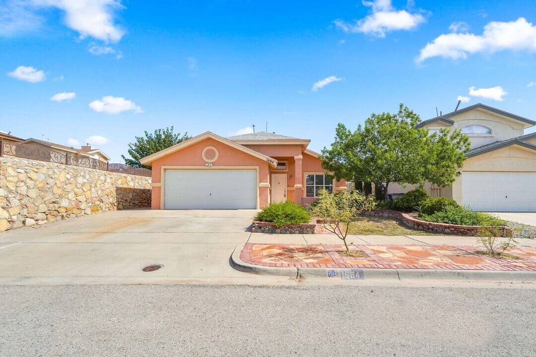 1684 St Vitus Pl in El Paso, TX - Building Photo