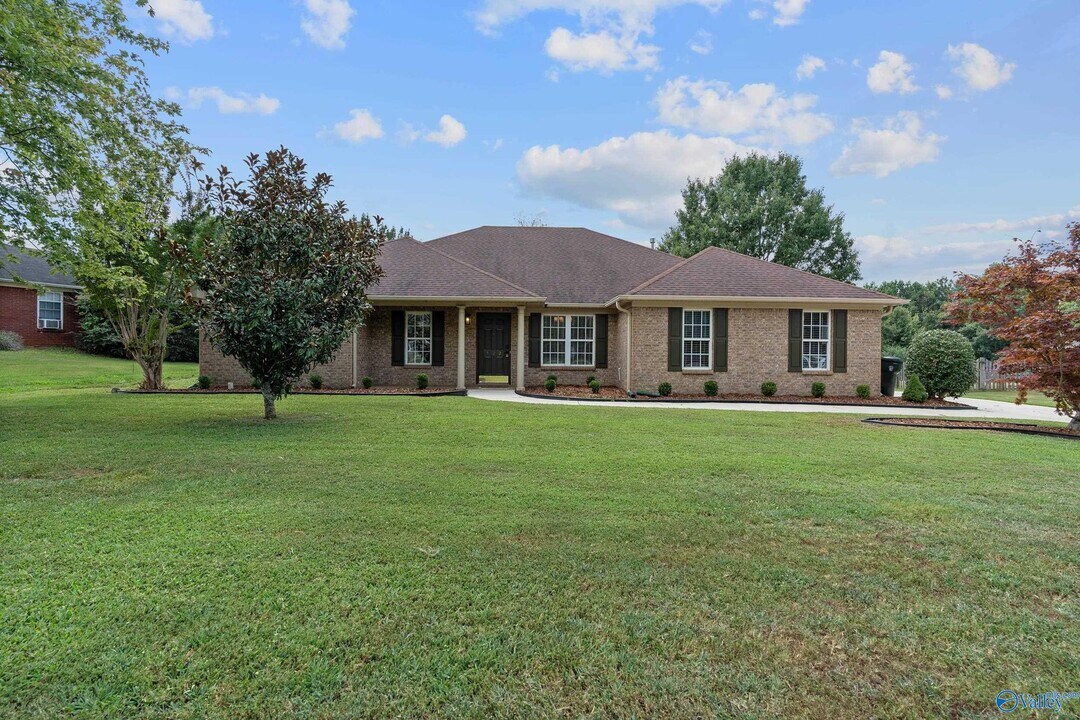 122 Emory Dr in Harvest, AL - Building Photo