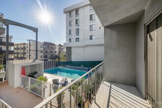 Park Plaza Apartments in Los Angeles, CA - Foto de edificio - Interior Photo