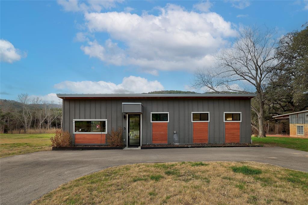 7001 Ranch to Market 2222 in Austin, TX - Foto de edificio