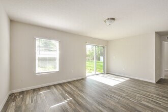 28 Pitt Ln in Palm Coast, FL - Building Photo - Building Photo