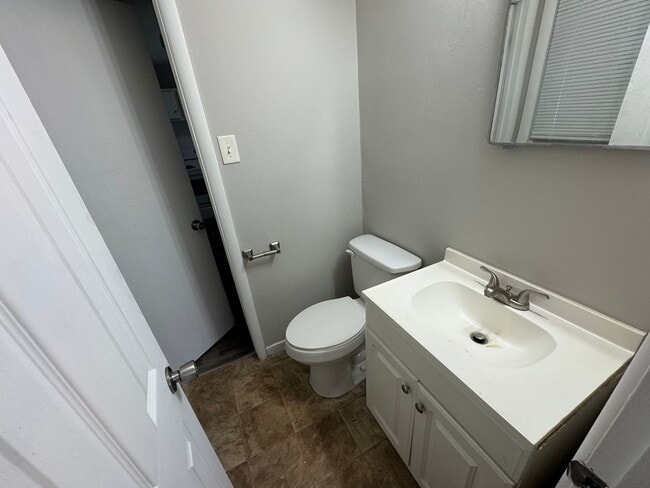 1105 Roebuck Lawn Dr in Birmingham, AL - Building Photo - Building Photo