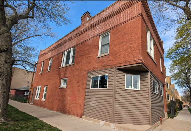 property at 3756 W Windsor Ave