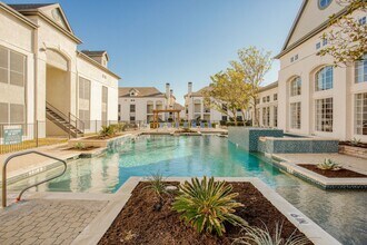 Verlaine on the Parkway in Dallas, TX - Foto de edificio - Building Photo