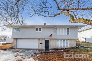 3284 71st St E in Inver Grove Heights, MN - Building Photo