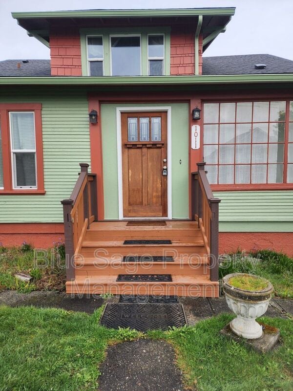 1011 W 11th St in Port Angeles, WA - Building Photo - Building Photo