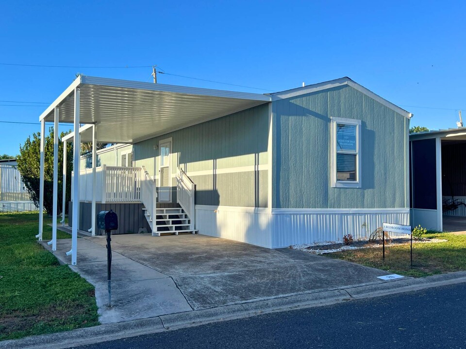 20 Los Ebanos St in Mercedes, TX - Foto de edificio