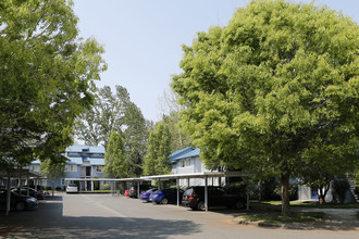 The Heron Club in Eugene, OR - Foto de edificio - Building Photo